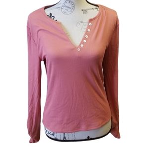 ONE STEP UP V-neck form fitted solid tee. XL/Pink. New never worn